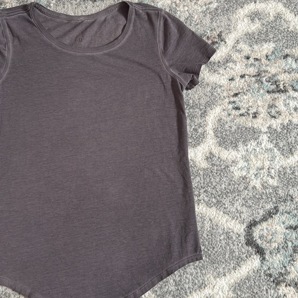 Lululemon Tee - Picture 3 of 9